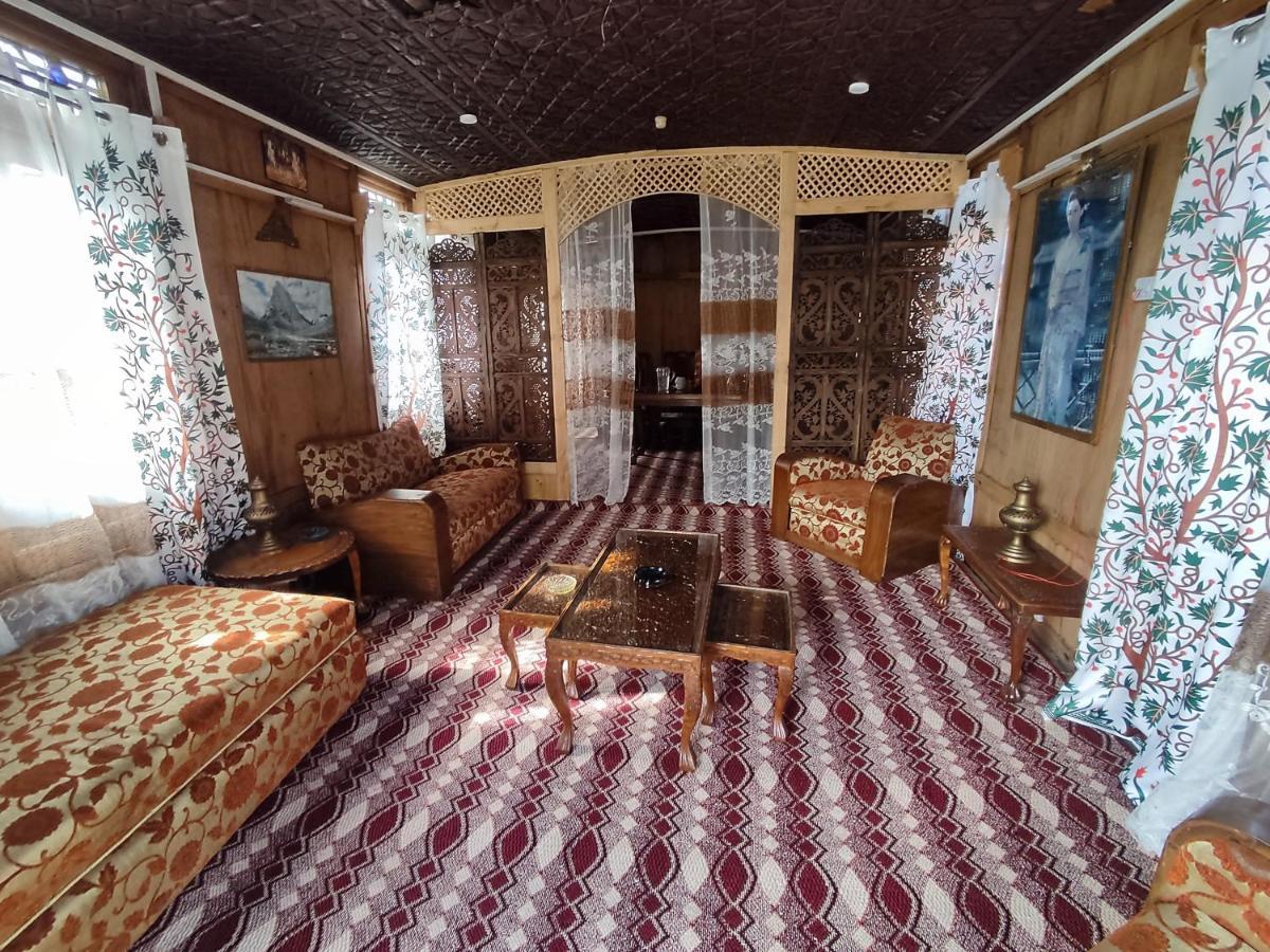 Houseboat Young Balmoral Castle Срінагар Екстер'єр фото